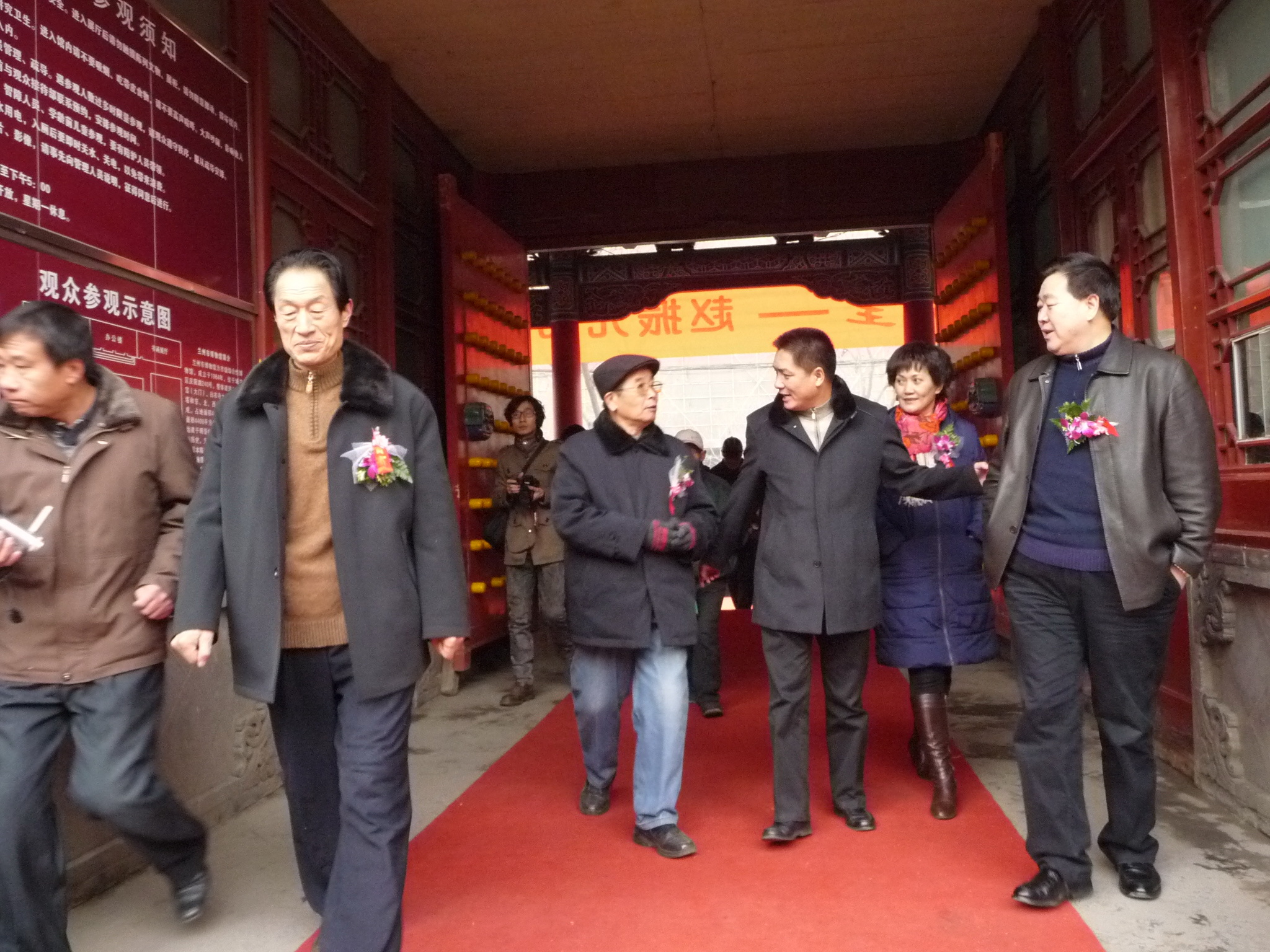 点击图片,在新窗口显示原始尺寸