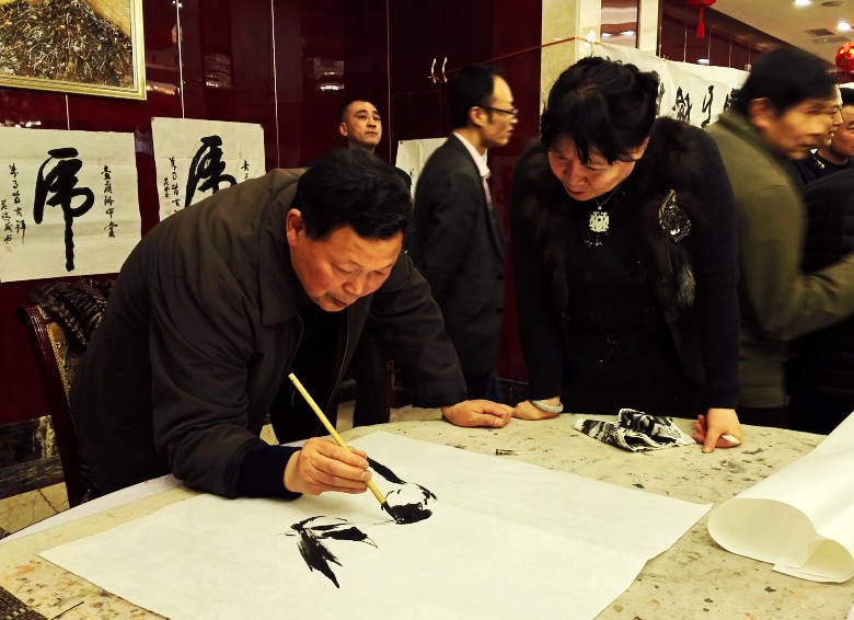 点击图片,在新窗口显示原始尺寸