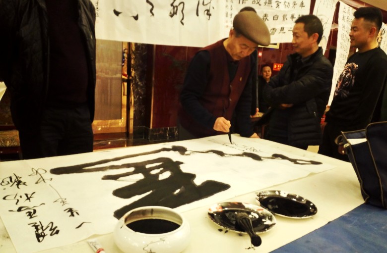 点击图片,在新窗口显示原始尺寸