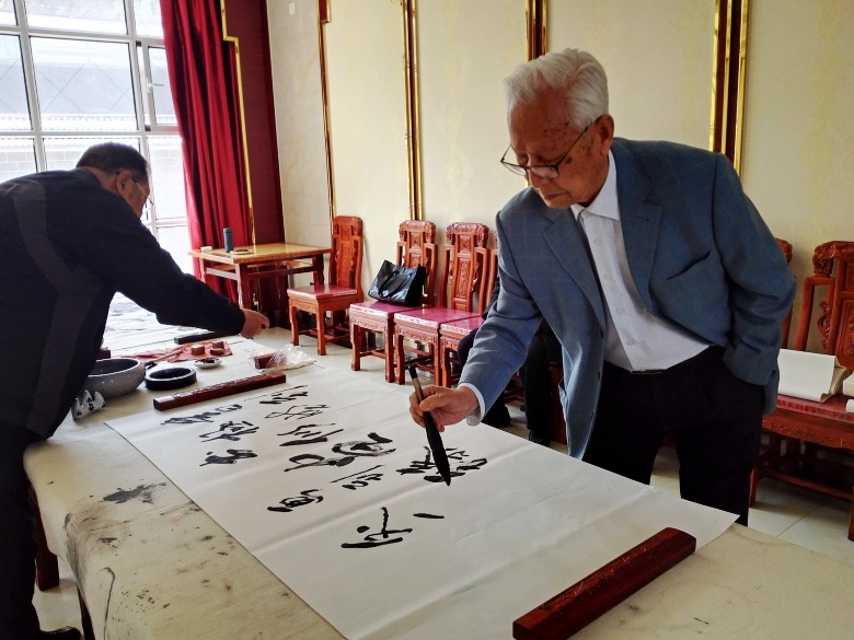 点击图片,在新窗口显示原始尺寸