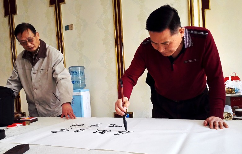 点击图片,在新窗口显示原始尺寸