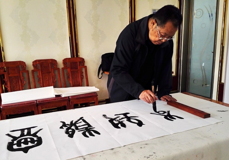 点击图片,在新窗口显示原始尺寸