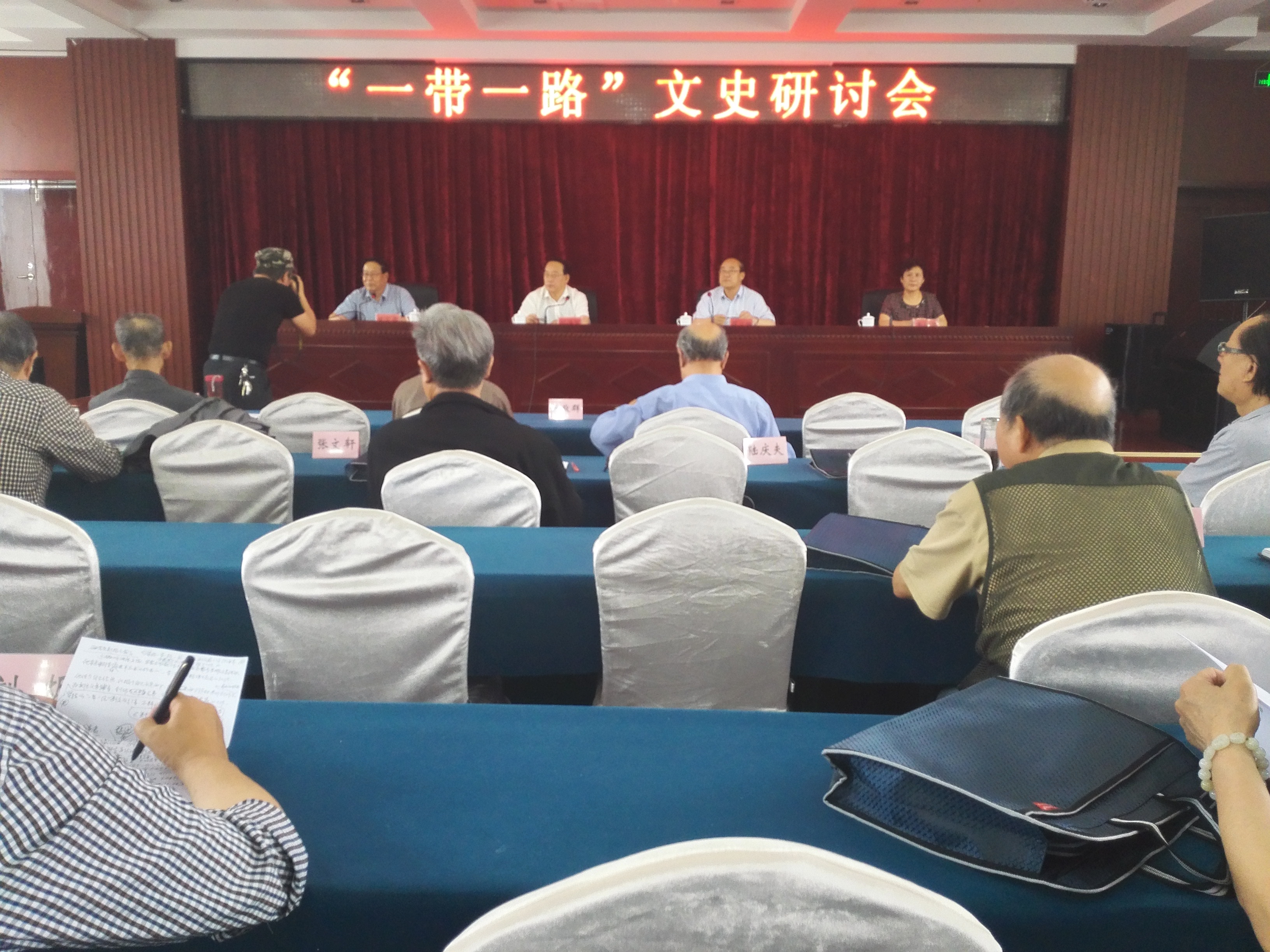 点击图片,在新窗口显示原始尺寸