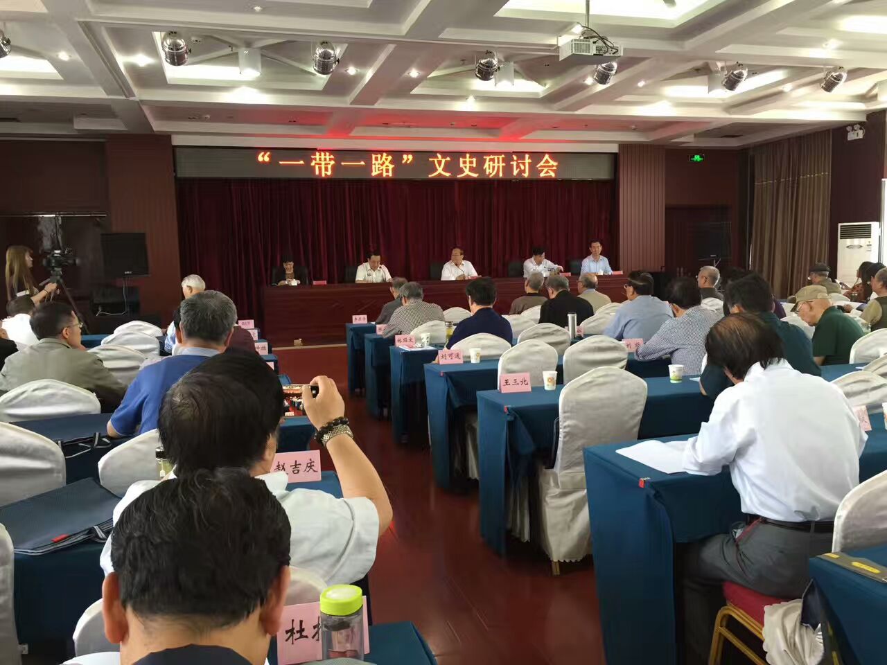 点击图片,在新窗口显示原始尺寸