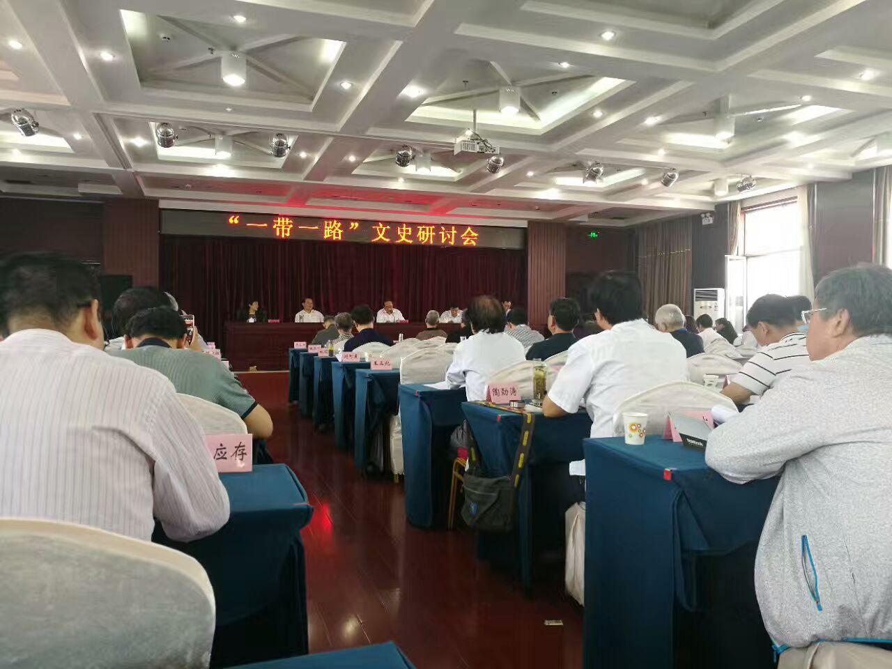 点击图片,在新窗口显示原始尺寸